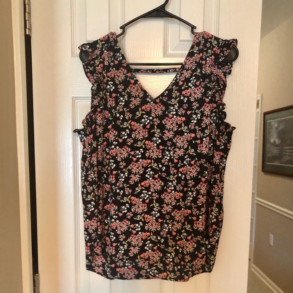 Pretty floral Top LOFT NWTO